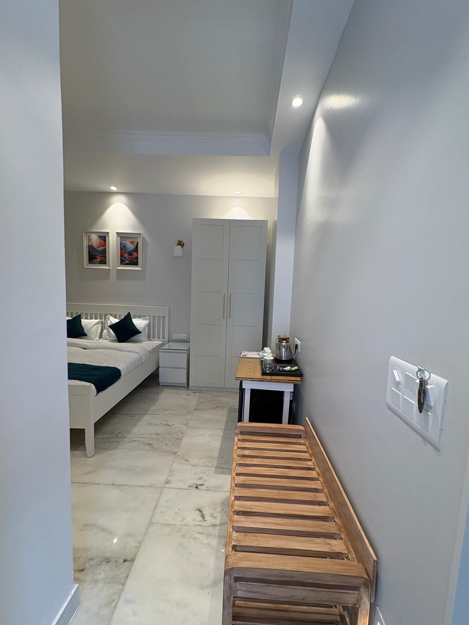 Work-friendly studio apartment for business travelers